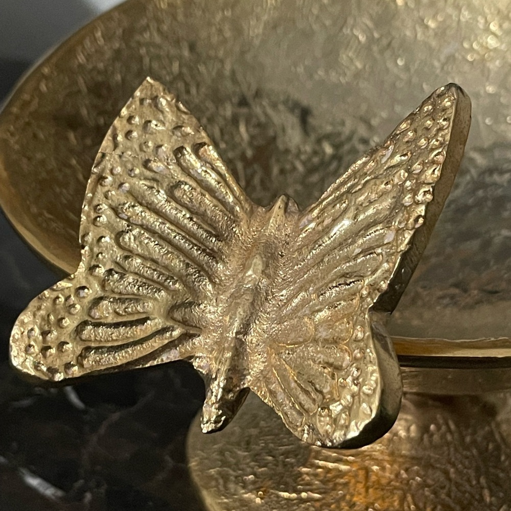 ๐HP๐ Beautiful asymmetrical metal pedestal bowl with butterfly. - Picture 6 of 10